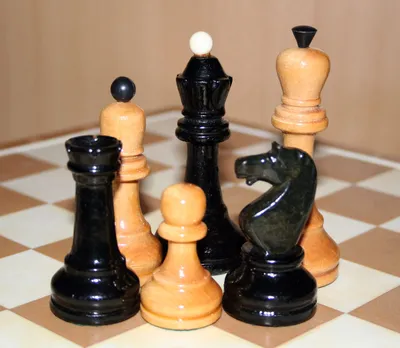 Файл:Chess set of the  — Википедия