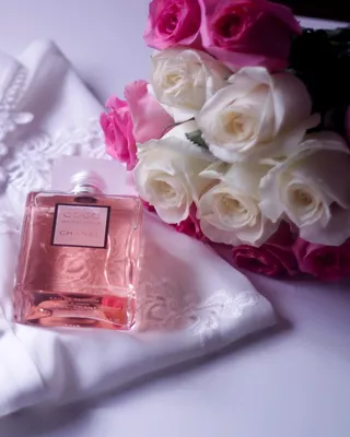 illustration #flowers #parfum #chanel #cocochanel #peony #pink #fashion  #paris #fashonillustration #style #духи #цветы #пионы #иллюстра… | Gambar,  Bunga, Fotografi