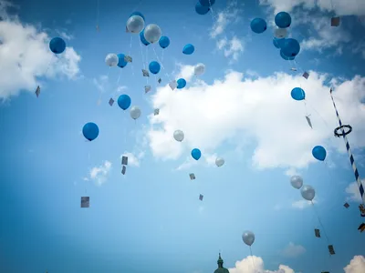Воздушные шарики в небе (56 фото) - 56 фото