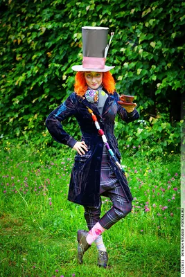 Барби Кукла Mad Hatter (Безумный Шляпник) по мотивам фильма 'Алиса в Стране  чудес' (Alice in Wonderland), коллекционная Barbie Pink Label, Mattel  [T2104]