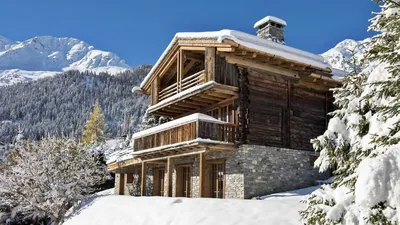 Swiss Chalet in Winter Stock Photo - Alamy