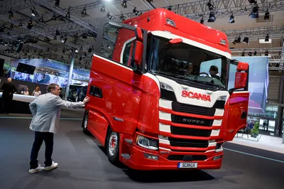 A closer look at Scania's new battery electric truck - YouTube