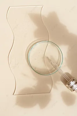 стеклянная чашка Петри с прозрачной чистой сывороткой для ухода за кожей на  бежевом фоне Фото И картинка для бесплатной загрузки - Pngtree