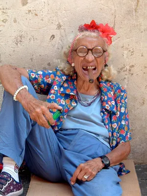 Скачать смешное фото бабушки в формате WebP | Бабушки смешные Фото №910812  скачать