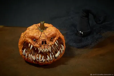Две Смешные Хэллоуин Тыквы На Черном Фоне Фотография, картинки, изображения  и сток-фотография без роялти. Image 22597814