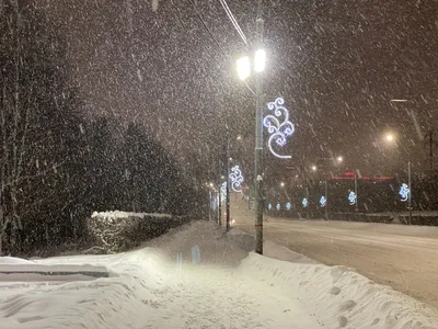 Ночной снегопад в городе... ❄❄❄» — создано в Шедевруме