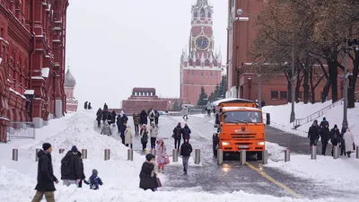 Снег в городе.