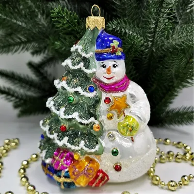 Стеклянная елочная игрушка Снеговик с елкой