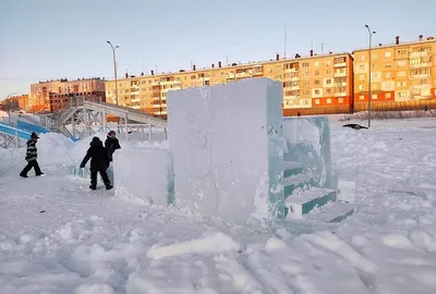 В Дудинке приступили к оформлению центрального снежного городка