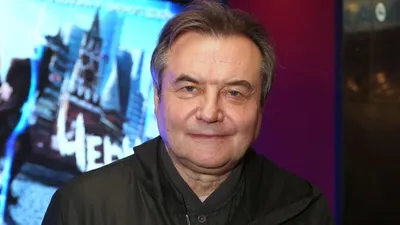 72-летний Алексей Учитель вышел в свет со студенткой, родившей ему дочь.  Топ-фото Софьи Мелединой, покорившей режиссера