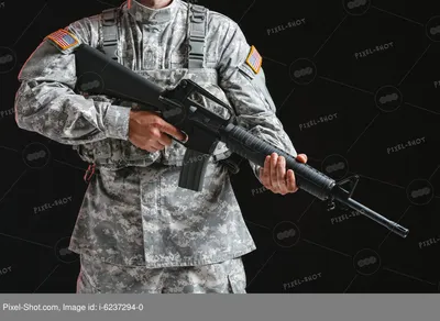 Солдат с автоматом на белом фоне :: Стоковая фотография :: Pixel-Shot Studio