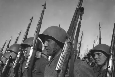 Строй советских солдат — военное фото