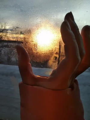 Красивые картинки, как люди держат Солнце руками - подборка