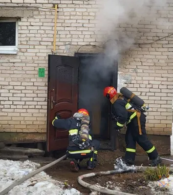 Увидел чёрные клубы дыма из дома напротив и бросился на помощь. В Лидском  районе председатель сельсовета спас на пожаре человека - Гродно Плюс.  Новости Гродно и области | Телевидение Гродно.