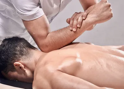 Спортивный массаж: описание, виды и техника выполнения - Школа мастеров  массажа