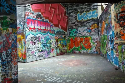 Народная стена граффити, стрит-арт, Лесная ул., 28, стр. 8, Москва — Яндекс  Карты