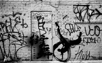 Фотообои Чёрно-белая кирпичная стена с граффити артикул Ch-462 купить в  Брянске | интернет-магазин ArtFresco
