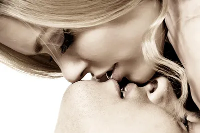 Французский поцелуй: страсть и нежность в одном поцелуе» — создано в  Шедевруме