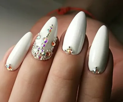 Дизайн ногтей со стразами: фото с новинками маникюра | Ювелирные украшения  для ногтей, Маникюр, Дизайн ногтей для свадьбы