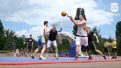 Free Images : basketball moves, basketball court, slam dunk, sports,  streetball, Flip acrobatic, sky, tree, team sport, jumping, competition  event, sport venue 5461x8192 - - 1522789 - Free stock photos - PxHere