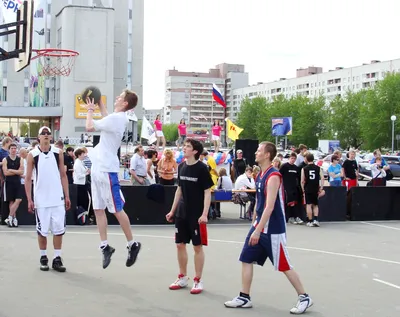 Teenagers playing basketball during the 3x3 Ukrainian Streetball  Championship Stock Photo - Alamy