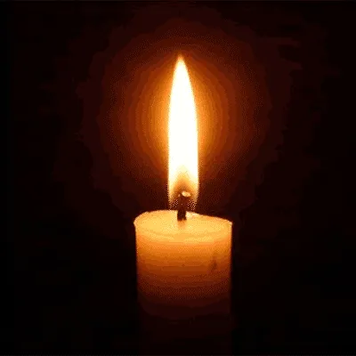 свеча горит на деревянном столе, траурная картинка со свечой, свеча,  молитва фон картинки и Фото для бесплатной загрузки