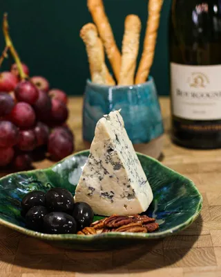 Сыр мягкий с голубой плесенью Galbani 62% 125г купить с доставкой в Ижевске  по выгодной цене | Интернет-магазин «Тау-Март»
