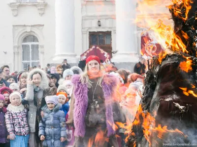 Семиметровое чучело Масленицы сожгли в Южно-Сахалинске - Новости  Сахалинской области - 