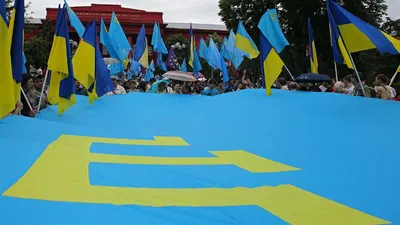Президент поздравил крымских татар с Днем флага | Газета «День»
