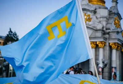 На площади Первого мая казанцы развернули самый большой в Татарстане флаг  России – видео