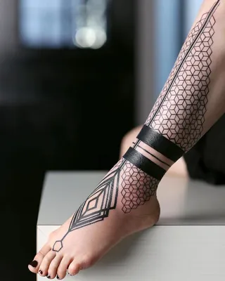 Тату на ноге | ANATOMY TATTOO STUDIO | Дзен