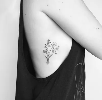 Веточка на рёбрах. Branch tattoo. | Татуировка на ребрах, Татуировка на  боку, Тату на боку