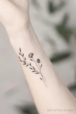 Тату в минимализме с цветами для девушек. Женская татуировка на предплечье  | Татуировки, Татуировка рука, Женская татуировка