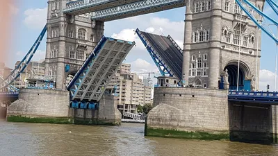 Строительство Тауэрского моста в Лондоне