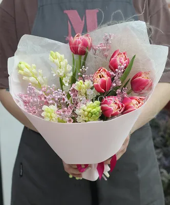 101 белый и розовый тюльпан за 12480 ₽ с доставкой по Москве