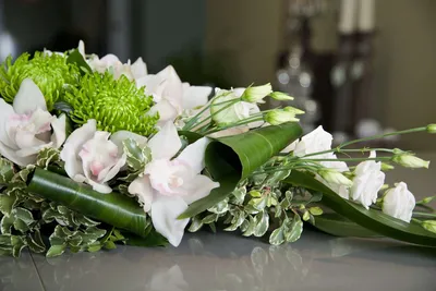 Венок похоронный Уфа, траурный на возложение с розами и гвоздиками. Траурные  цветы с доставкой Уфа.