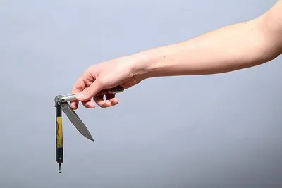 Нож бабочка расческа тренировочный для волос и бороды, складной, подарок  ребенку, другу, мужу - купить с доставкой по выгодным ценам в  интернет-магазине OZON (384869332)