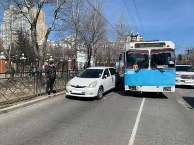 Семьдесят лет назад в столице вышел на линию первый троллейбус - | 