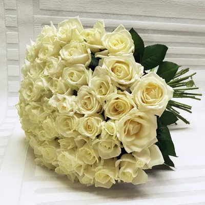 Купить белые розы с доставкой в Комсомольске-на-Амуре ❤  —  Комсомольск-на-Амуре