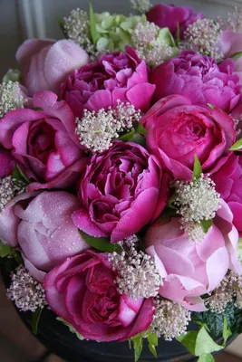 Букет из сезонных цветов в вазе Зимний - заказать доставку цветов в Москве  от Leto Flowers