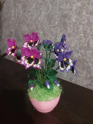 Красивый цветок из бисера в горшке | Бисероплетение