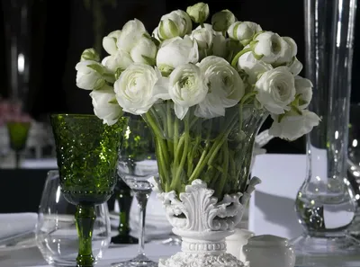 Букет цветов дома на столе - 79 фото