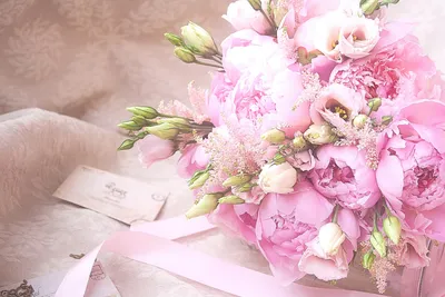 Букет цветов Пионы с эвкалиптом 💐 заказать в Москве с доставкой по цене 5  190 ₽ | Флористическое кафе VioletFlowers 🌷