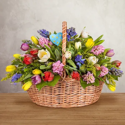 Какие цветы дарить на 8 Марта жене, любимой девушке и коллегам