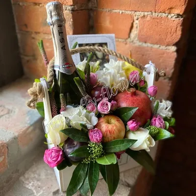 Открытка - шампанское, конфеты и цветы на юбилей | С днем рождения,  Открытки, Шампанское