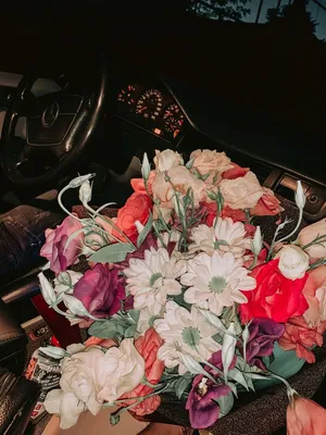 Цветы в машине | Букет цветов, Цветы, Букет