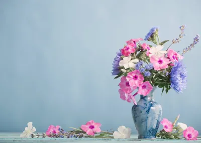 Букет из 15 Красных роз в стеклянной вазе, Цветы и подарки Ижевск,  Удмуртская, Россия, купить по цене 5800 RUB, Монобукеты в Бутоника с  доставкой | Flowwow