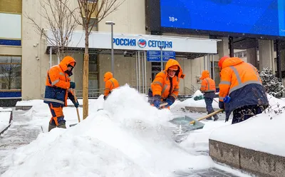Уборка снега в СПБ: цена, заказать механизированную уборку снега на участке