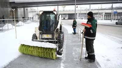 Почти две тысячи человек убирают дворы Минска от снега - ,  Sputnik Беларусь