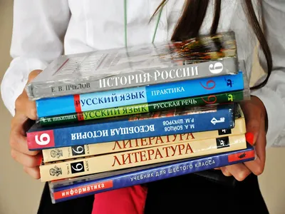 Обои книги, яблоко, карандаш, доска, школа, кисть, глобус, центр, закладка,  учебники, пробирка картинки на рабочий стол, раздел минимализм - скачать